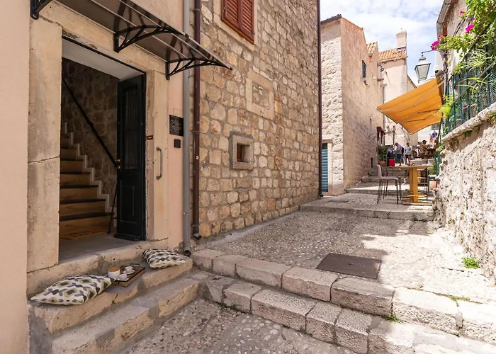 L & M Apartment - Perfect Old Town Location Two Bedroom House
