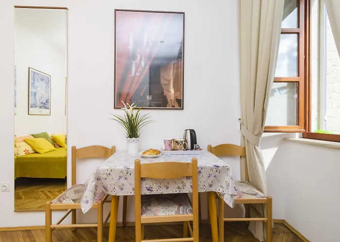 Rooms Lovrijenac
