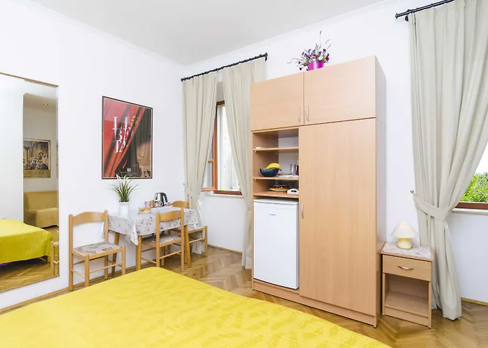 Rooms Lovrijenac